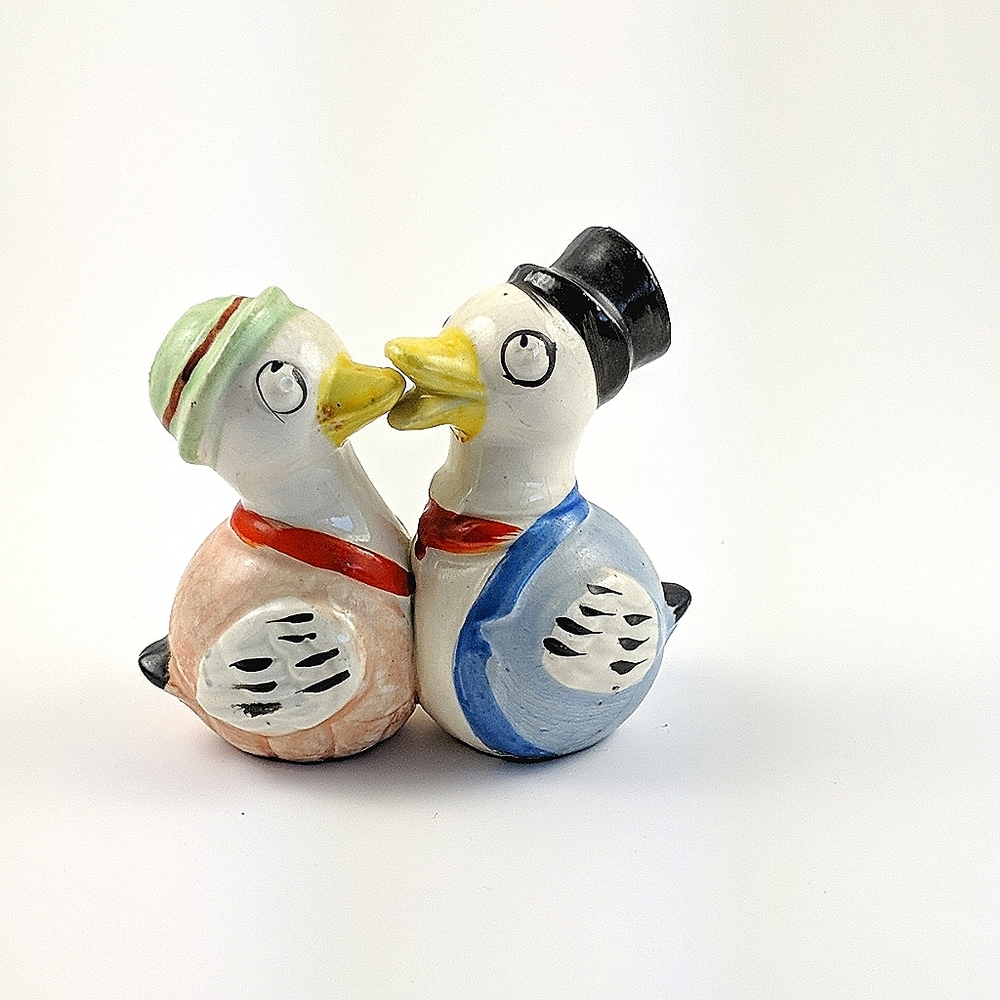 One-piece Kissing Ducks Salt and Pepper Shakers